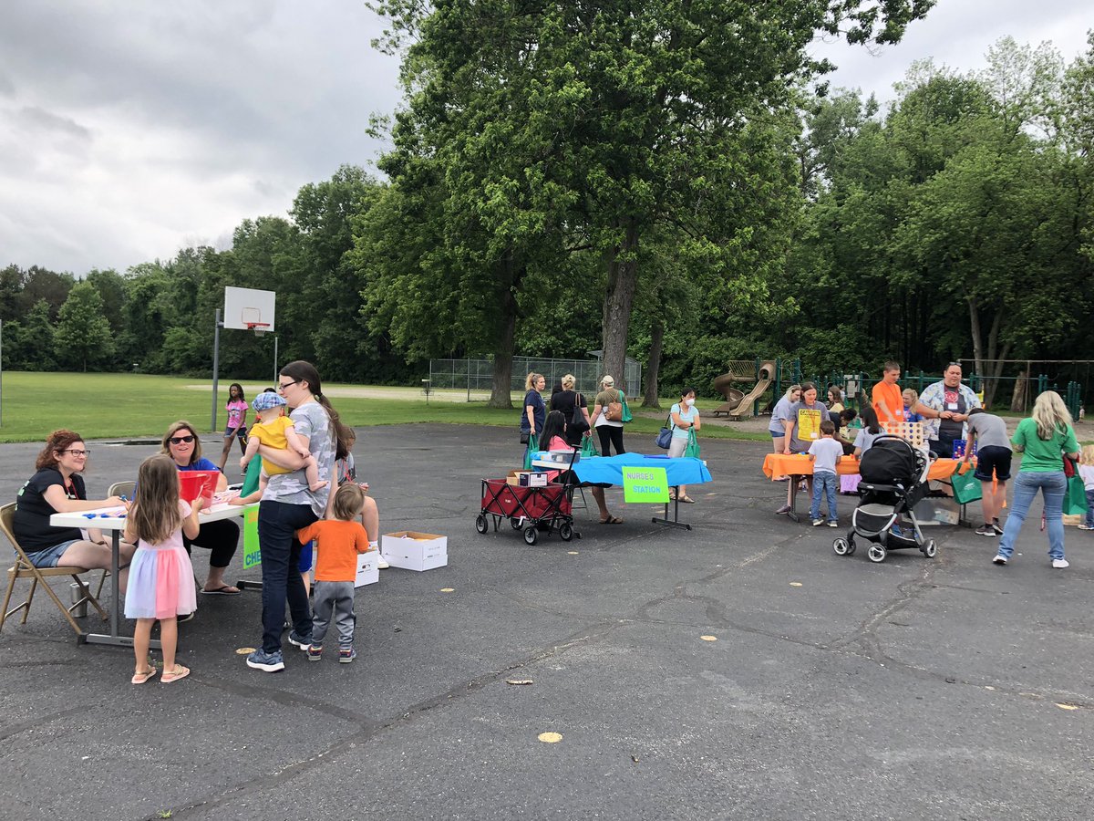 We loved our Summer Spark at Dorr this week! We saw lots of smiles! 😍 Thanks to Mrs. Kahmann for organizing! 🤗<a href="/sls_super/">Springfield Super</a> <a href="/SLS_A_SUPER/">SLS Assistant Superintendent</a> <a href="/curriculum_sls/">Miley</a> @springfield_com