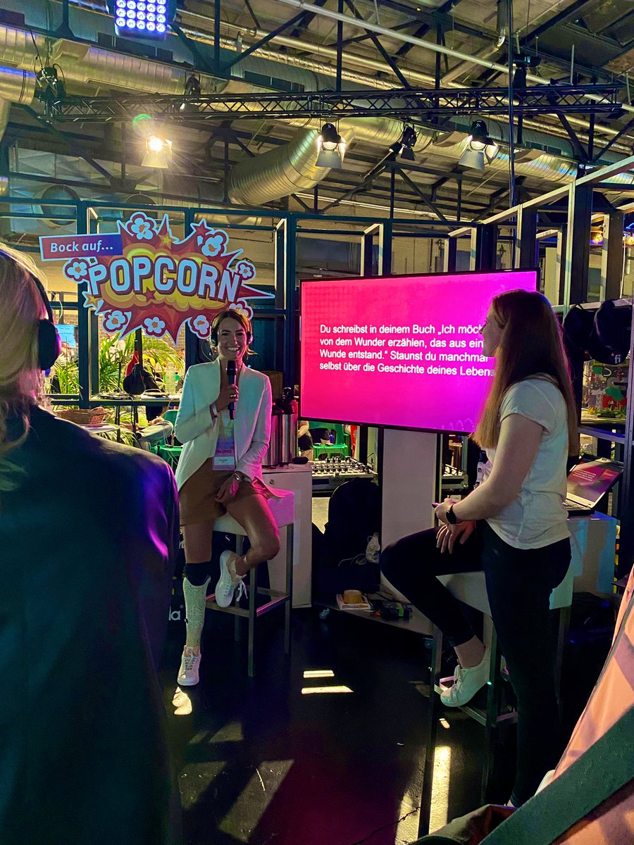 FI_FFM's tweet photo. Weiter gehts an unserem Stand E09: Gerade spricht Top-Athletin und Para-Weltmeisterin Denise Schindler mit Anja Settels über #Innovation &amp; #Inklusion. #rp22 /sts https://t.co/lWz4QHrh9M