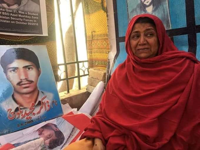 BaloxhZaibi's tweet photo. مہرانی چراگ منی گاریں 💔
#8juneBalochMissingPersonsDay
#savezakirbaloch
#savebalochmissingpresons https://t.co/wuVuIshhXw