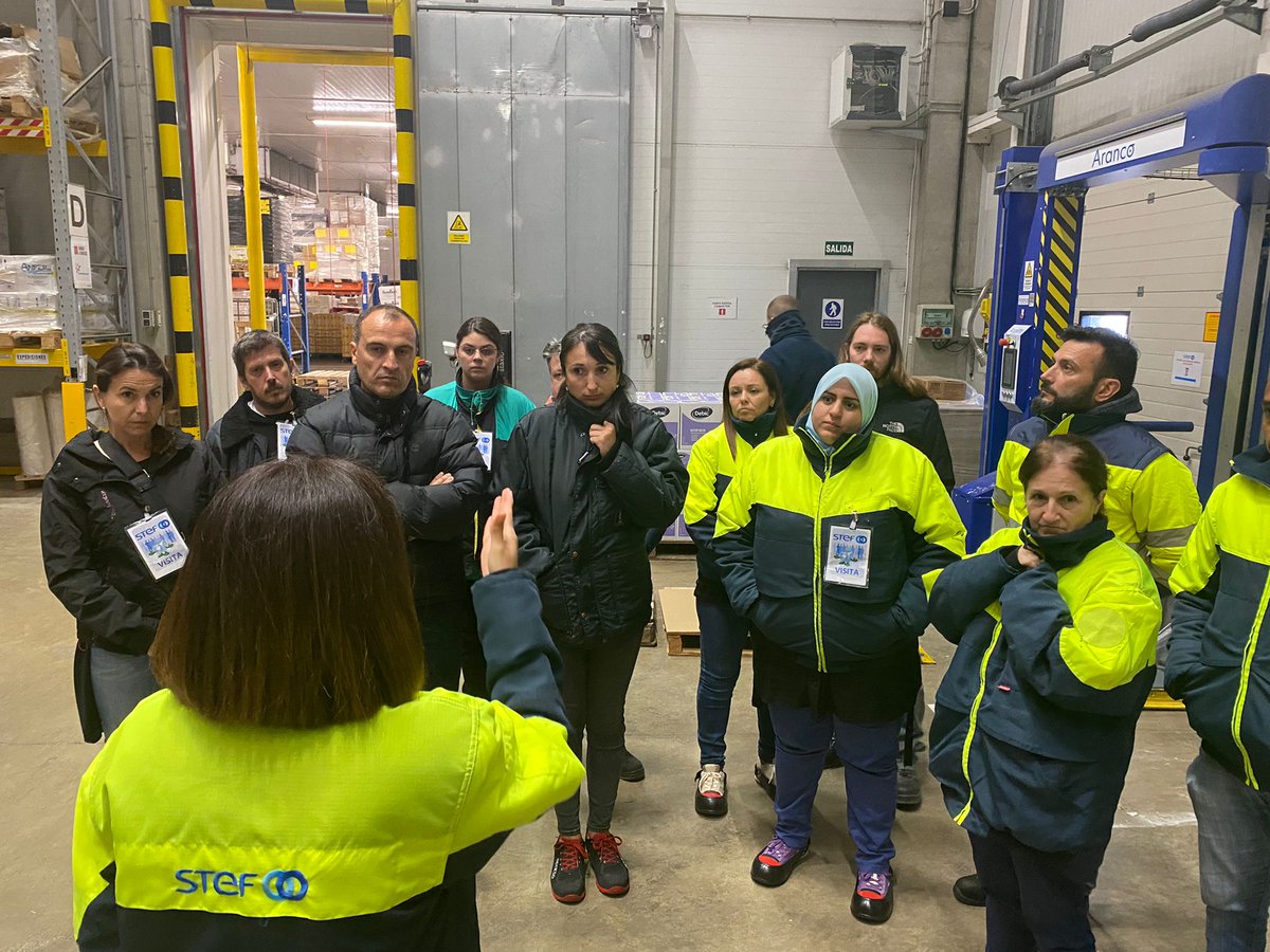 EMFOMollet's tweet photo. 👉L'alumnat d'Organització i gestió de magatzem ha visitat @STEF_Espana empresa innovadora i rigorosa del sector #logístic i #transport
👥Us agraïm l'excel.lent acollida a l'alumnat de #foap #emfo a les vostres instal.lacions @ajmollet
@STEFGroup @ocupaciocat #formació https://t.co/ylKnWw8zuv