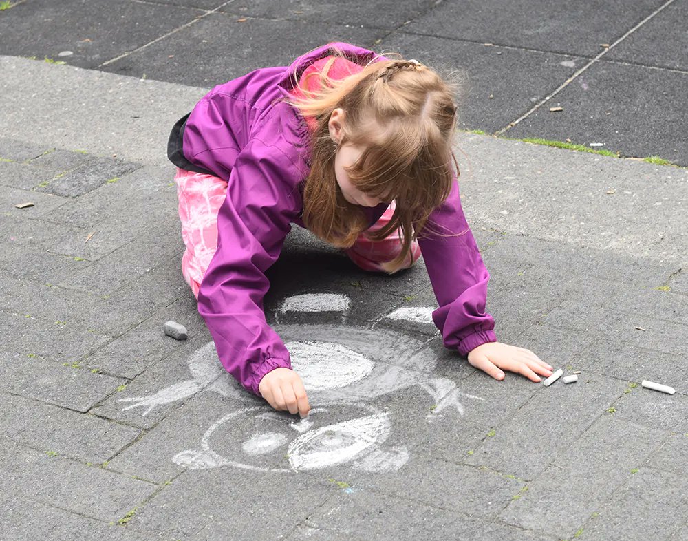 ishthehaguenl's tweet photo. No grey skies can stop the children brighten up the Primary playground with colourful chalk drawings on Wonderful Wednesdays. Thank you so much to our wonderful parent community for helping out. #scenesfromISH #wonderfulwednesdays #ishprimary #creativity https://t.co/j4ttsVCpoo