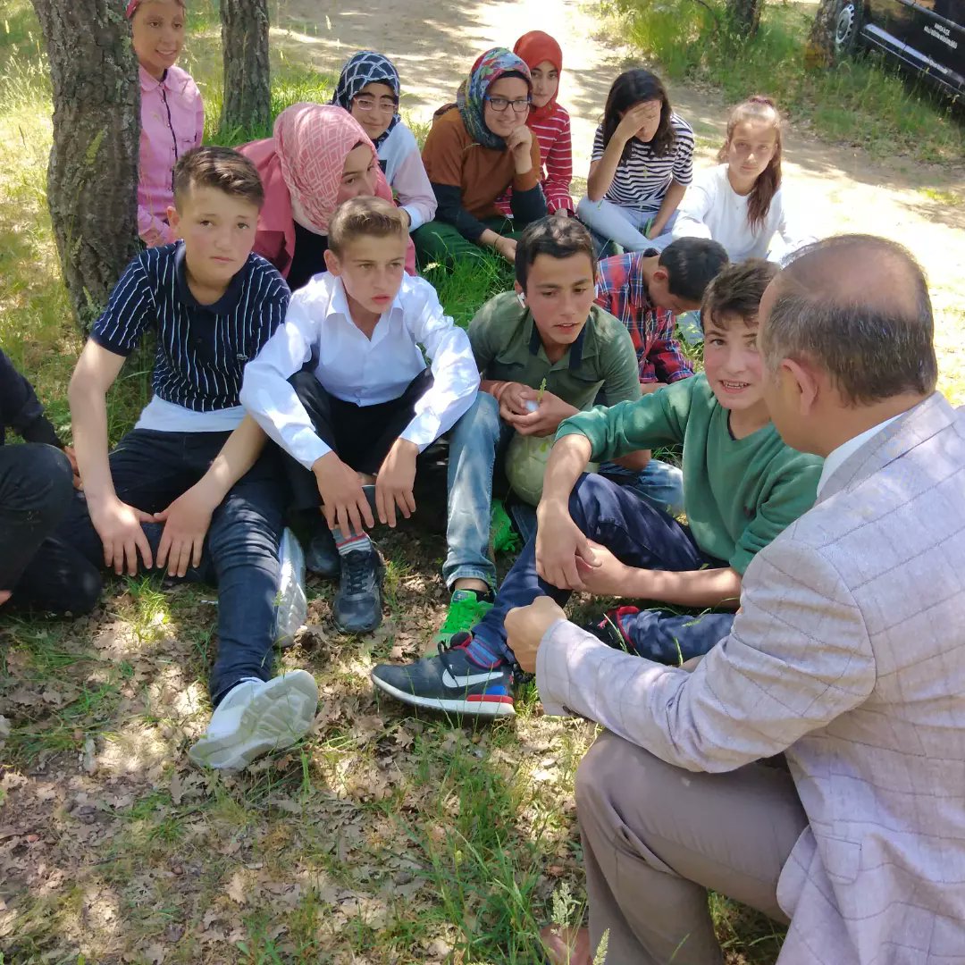 havzailcemem's tweet photo. "Seher Yıldızları Okuyor" projesi kapsamında okuma gruplarında yer alan öğrencilerimize yönelik piknik düzenlendi.
İlçe Milli Eğitim Müdürümüz Uğur Sağlam katıldığı etkinlikte öğrencilerimizle tek tek ilgilenerek sohbet etti.
@gokhanmurat1
@samsunmem
#samsunbenimokulum https://t.co/Tkhc9MvHOO