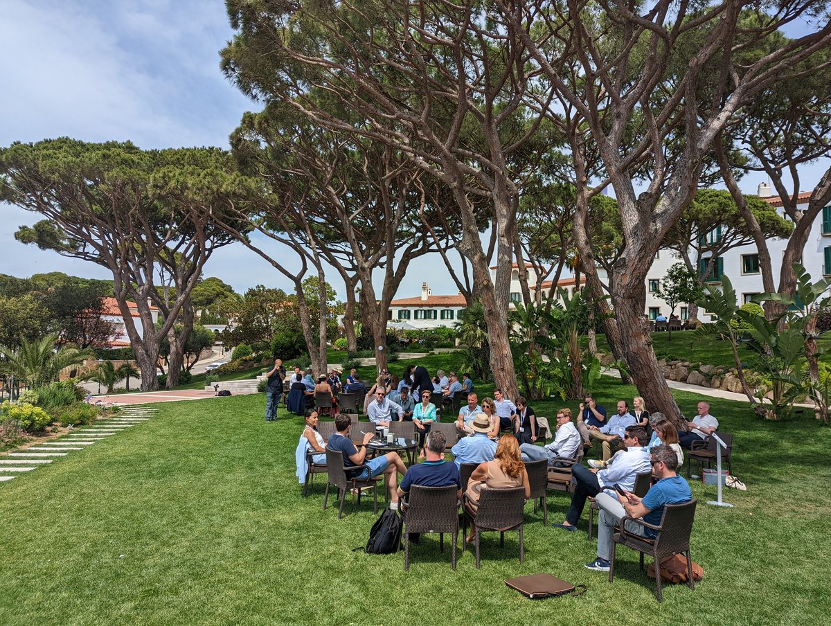 rickbruner's tweet photo. The new way to conference.
The roundtables are such a great way to share content. We're all the experts.
#icom22 https://t.co/DuSA7LaS4l