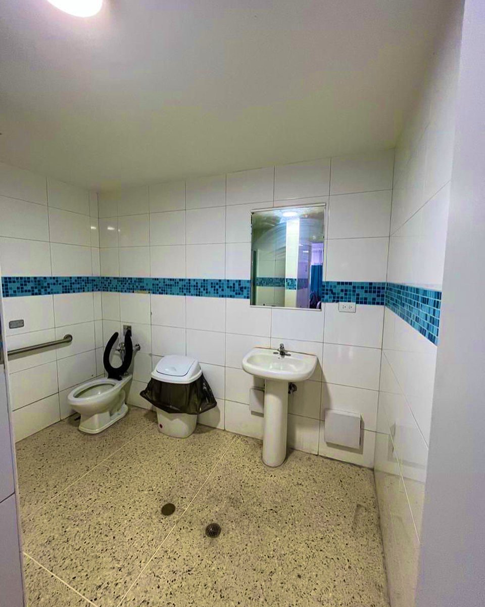 NadalDiplo's tweet photo. En el marco del @DVC_VE y gracias a un aporte de la empresa franco-venezolana @Restoven se llevó a cabo a través del proyecto WASH que implementa el @DVC_VE la rehabilitación y apertura de la Sala 6 de hospitalización del centro de salud Ana Francisca Pérez de León II en Petare. https://t.co/yiWOjlqayV