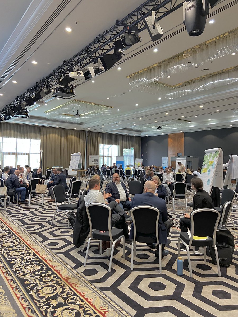 Clúster Digital tweet media