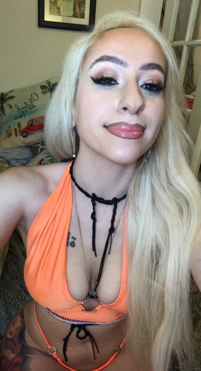 Samirasweet21's tweet photo. Soll ich dir meine nacktbilder senden ? RT wenn ja 😈 https://t.co/epb0OV1wJH