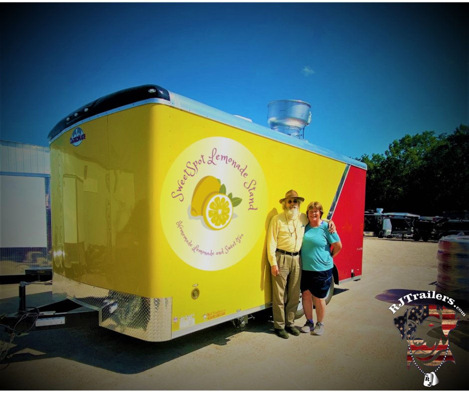 TrailersRJ's tweet image. Started From an Awning, Now they're Here. 💛
Stop &amp;amp; Refresh yourself at the SweetSpot Lemonade Stand! 🍋
Find the Smith family running their new Concession in Amarillo, Texas!
#RjTrailers #Seagoville #WeveGotTheHookUp 💪🥵