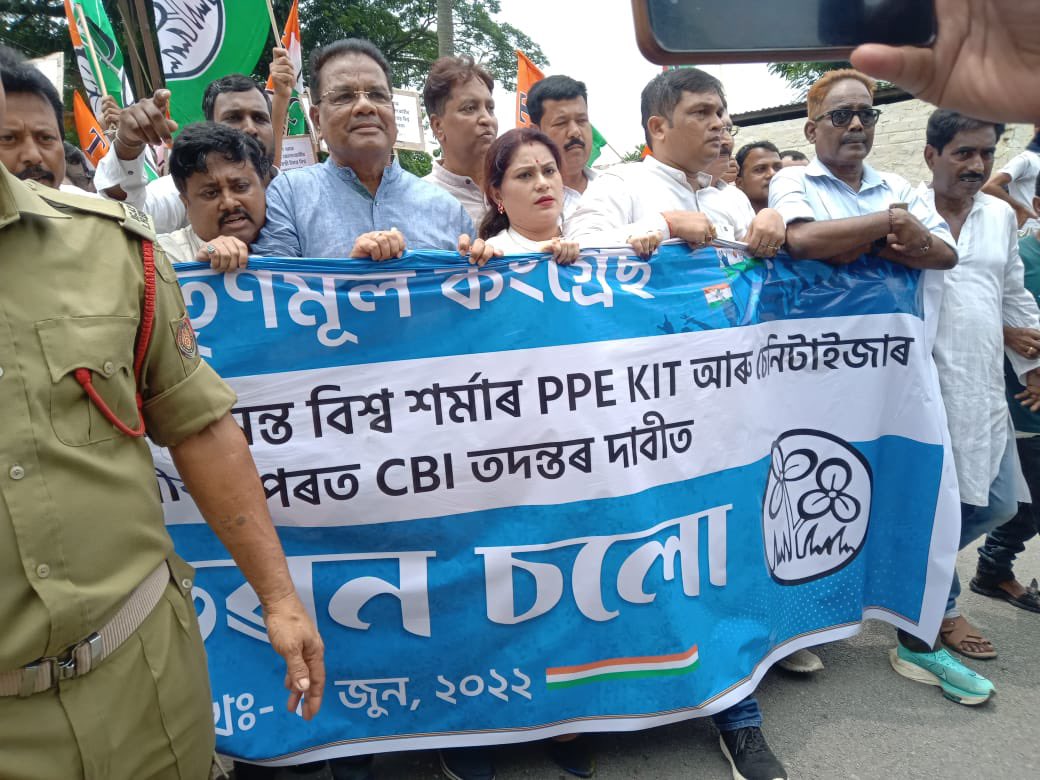 AITC4Assam's tweet photo. আমি উচিত তদন্ত দাবী কৰিছোঁ।
মুখ্যমন্ত্ৰী @himantabiswaৰ পি. পি.কিত আৰু চেনিটাইজাৰ সম্পৰ্কীয় কেলেংকাৰীৰ সন্দৰ্ভত চি. বি. আইৰ দ্বাৰা উচিত তদন্ত বিচাৰি আমাৰ ৰাজ্যিক সভাপতি সন্মানীয় শ্ৰীযুত @ripunbora ডাঙৰীয়া আৰু তৃণমূল কংগ্ৰেছৰ আন আন নেতাই ৰাজভৱনস্থিত অসমৰ ৰাজ্যপালক সাক্ষাৎ কৰিব। https://t.co/Ps7FqYxnzY