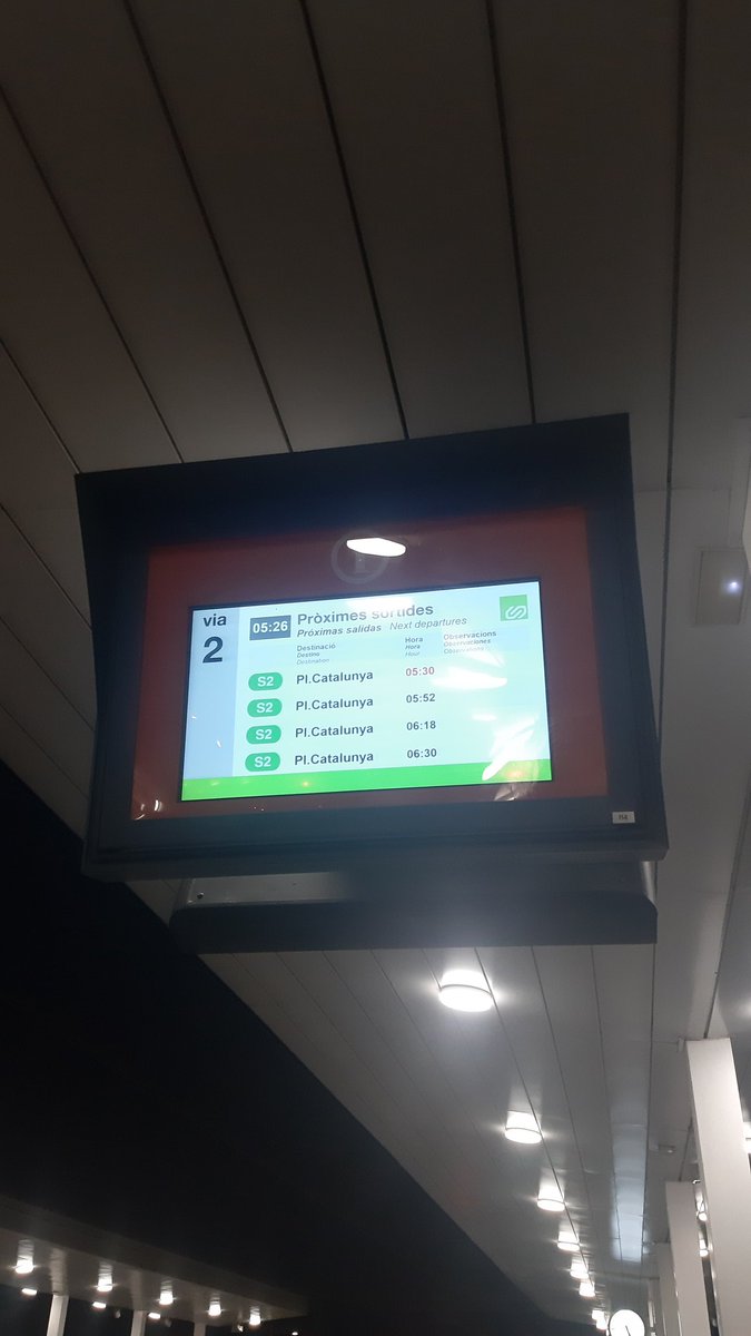 Annallobeth's tweet photo. @FGC A les pantalles d'informació de Volpelleres. El tren que havia de passar a les 5.23 anava acumulant retards (marcats en vermell) i al cap d'uns minuts s'ha actualitzat la informació i ja no apareixia aquest tren, ja passava al de les 5.52 https://t.co/1niXRX1DsU