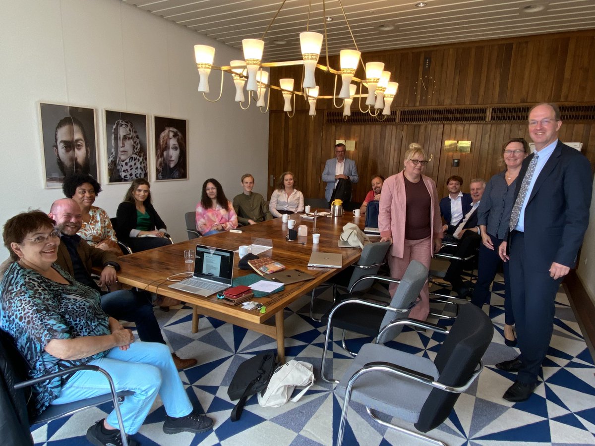 PvdA_GLD's tweet image. Vandaag hebben wij gasten in de fractie!

Een aantal mensen die geïnteresseerd zijn in het werk van de Statenleden lopen een dag mee in het Huis der Provincie #PSGld 🌹