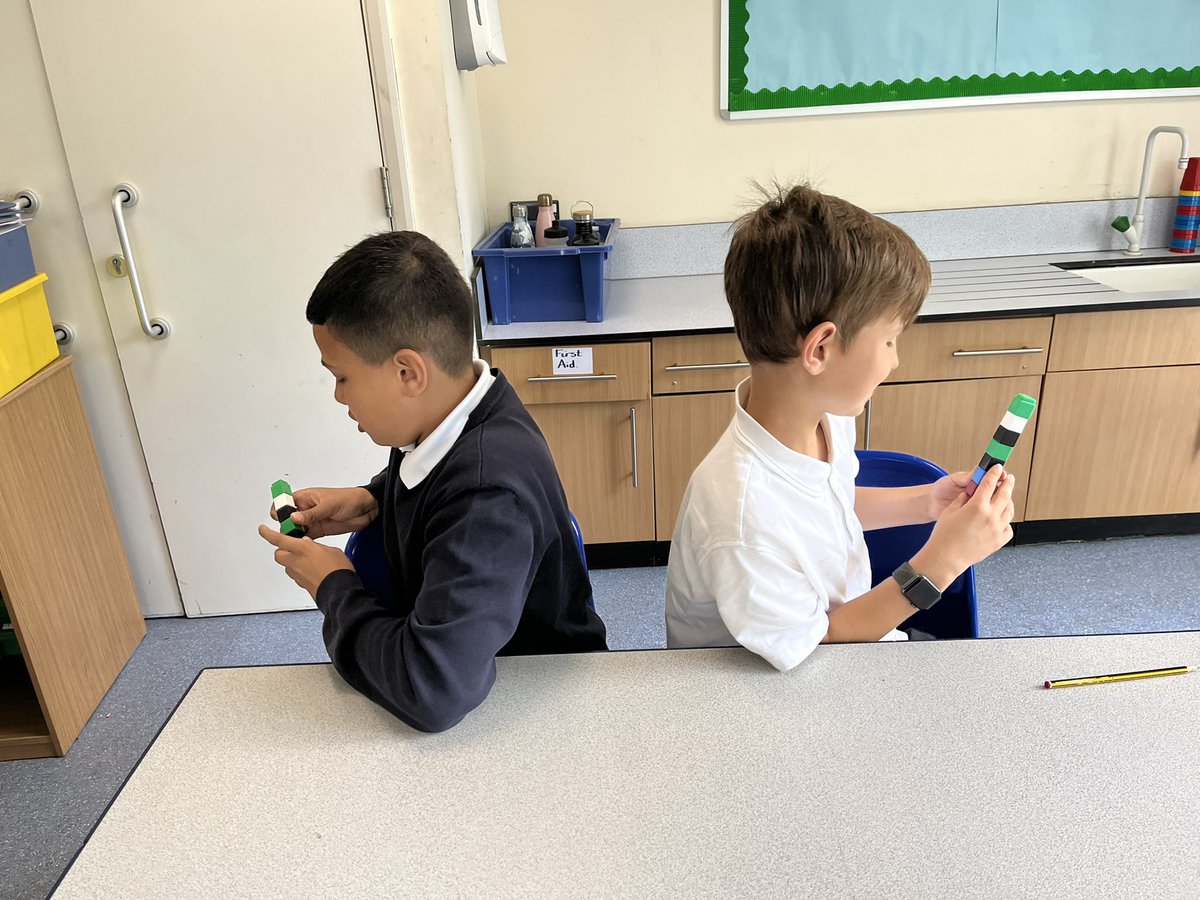 SouthworthClass's tweet photo. Using our listening and partner skills into action during our maths starter this morning- Can you create the sequence without using colour names? #mathsstannesgaE1 @StAnnesgaCPS https://t.co/yyuzvpMY5O