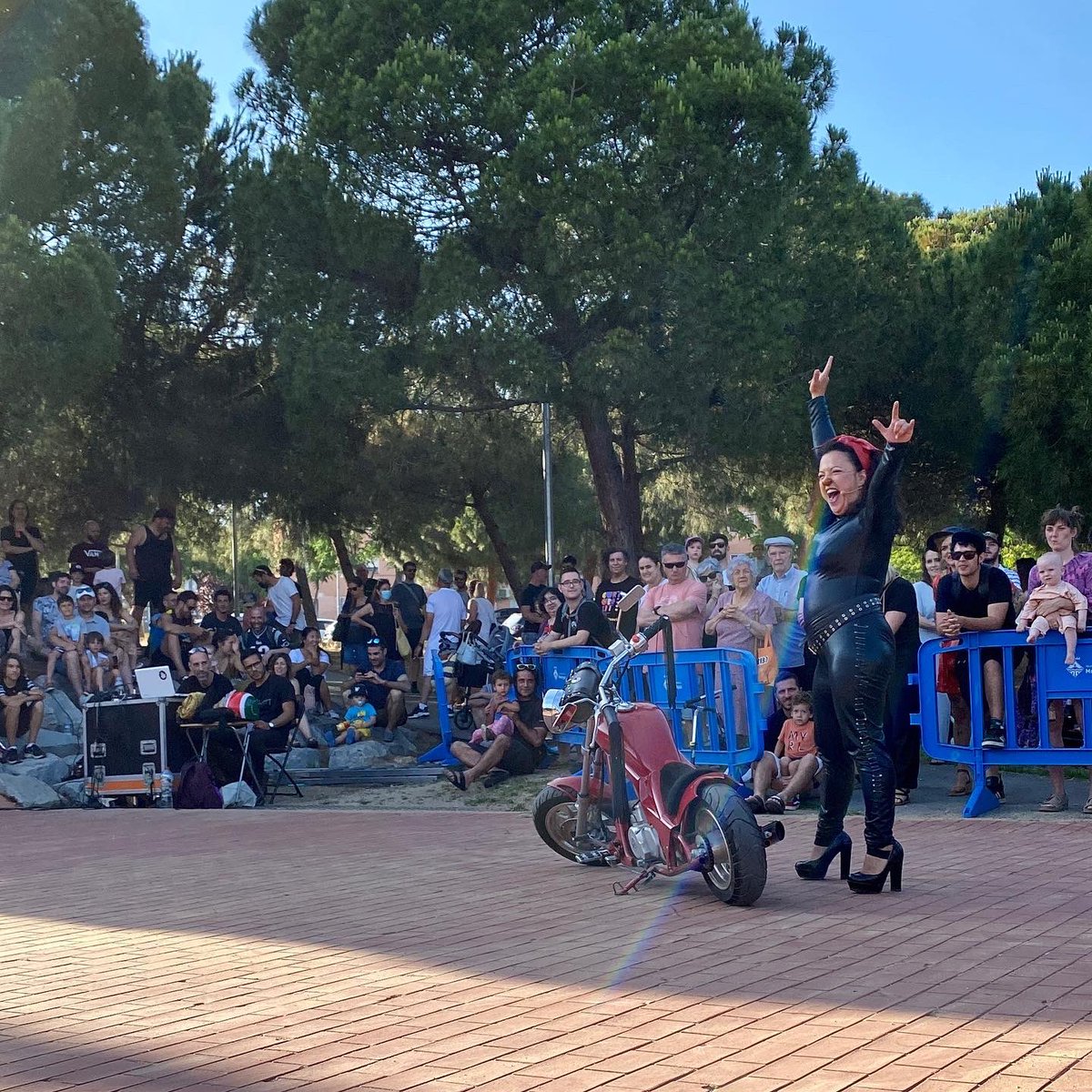 curtcirckit's tweet photo. ‘WOW’! Quina súper tarda de diumenge vam passar! A tope tio @churryclown! 🤟🏽

Des d’aquí volem enviar una forta abraçada a Maite Guevara que finalment no va poder estar amb nosaltres al #Curtcirckit22! T’esperem en una propera edició!😘 https://t.co/EmBANoYjeh