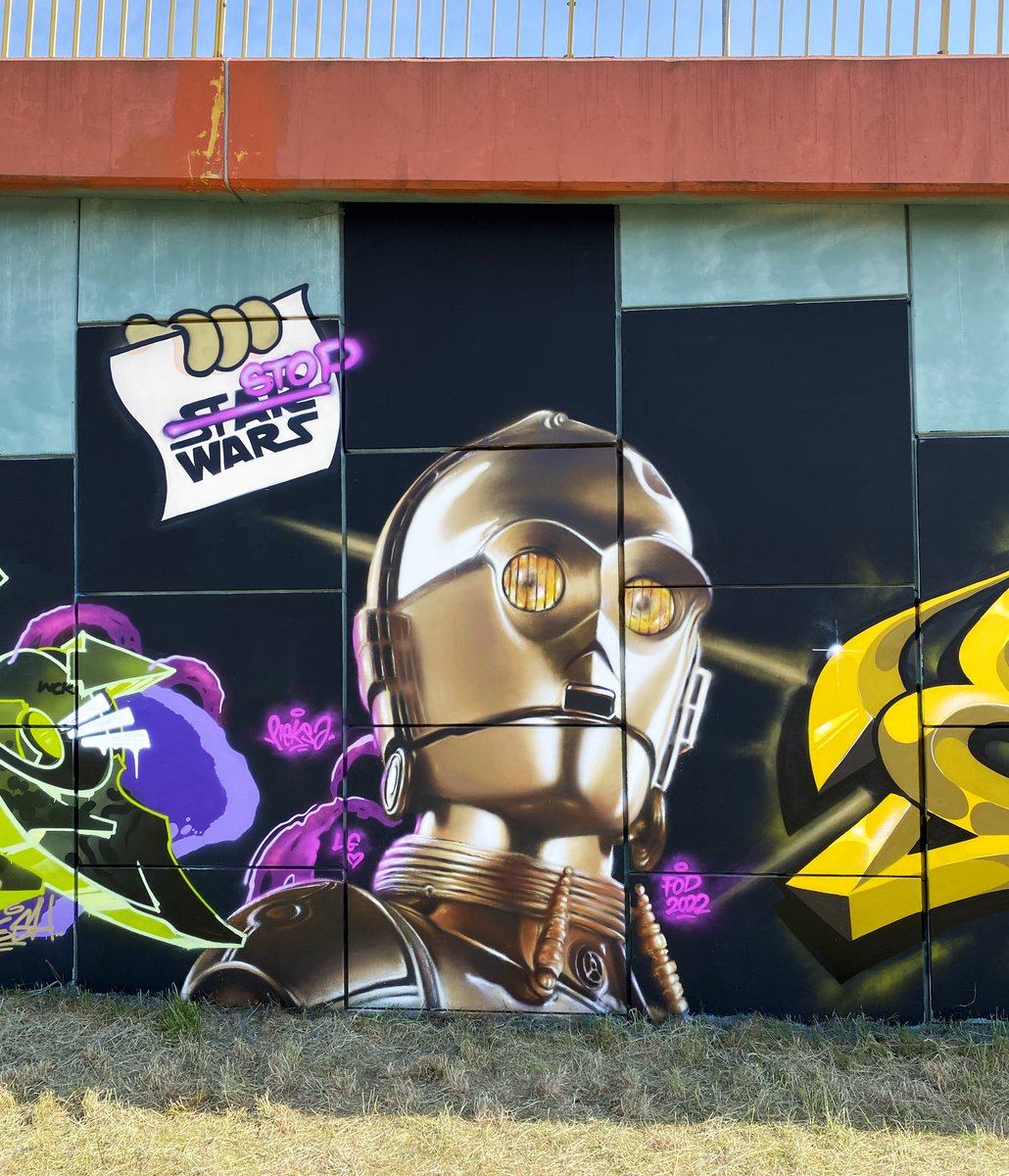 Pieksart's tweet photo. New C-3PO piece painted in Nowa Sól, PL 💫

#StarWars #StarWarsDay #c3po #starwarsfan #starwarsart #MayThe4thBeWithYou #murals #urbanart #streetart #streetartpoland https://t.co/oiAHLIIJR3