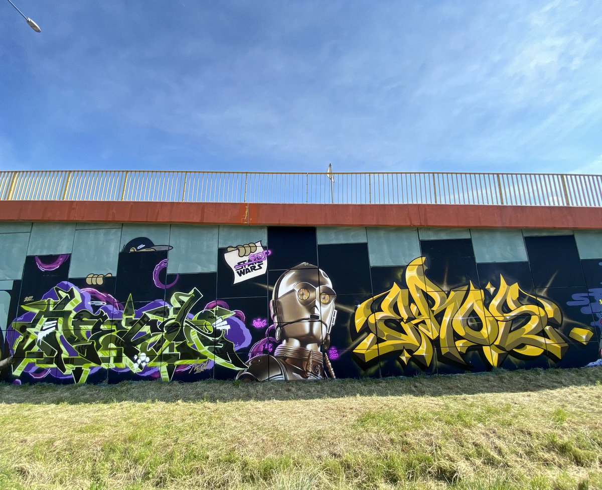 Pieksart's tweet photo. New C-3PO piece painted in Nowa Sól, PL 💫

#StarWars #StarWarsDay #c3po #starwarsfan #starwarsart #MayThe4thBeWithYou #murals #urbanart #streetart #streetartpoland https://t.co/oiAHLIIJR3