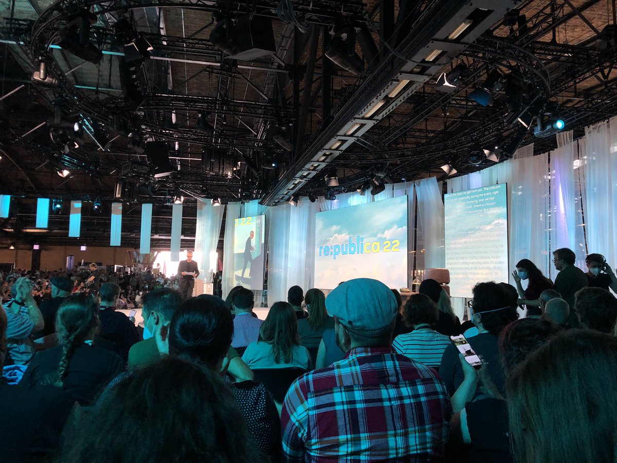 FrauNNL's tweet photo. Und es geht los! re:publica 2022 #rp22 - so schön zurück zu sein 💚 https://t.co/PDIptk84pF