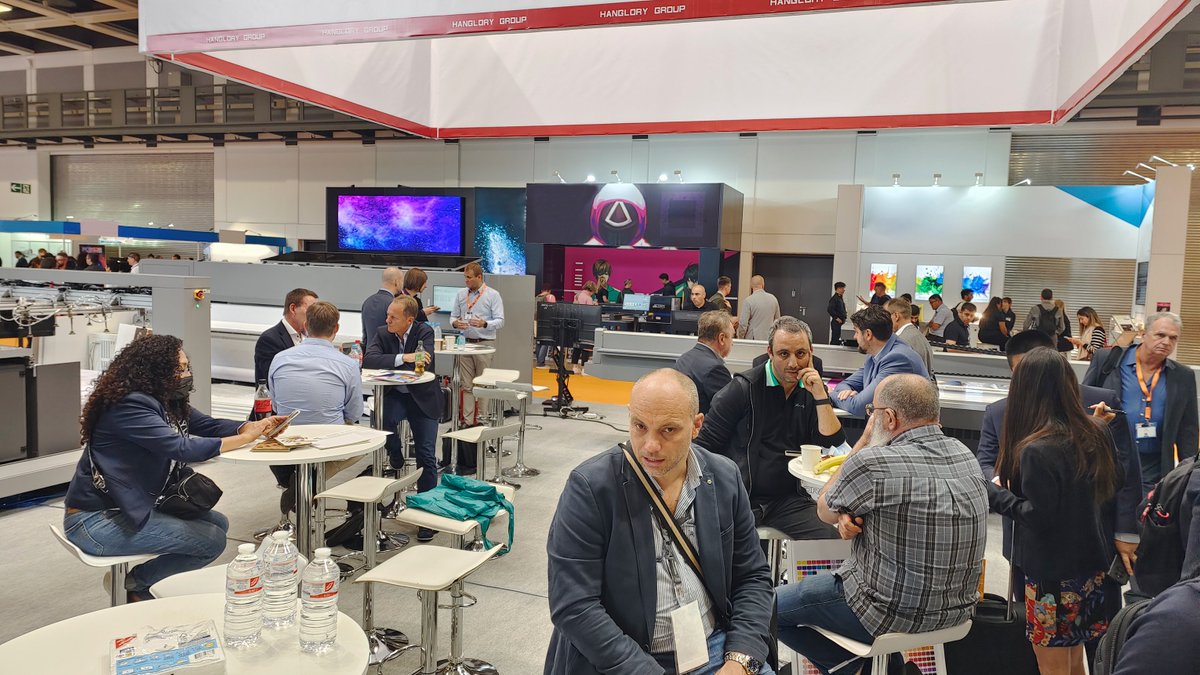 HangloryG's tweet photo. The 2022 FESPA Germany trip of #HandTop and #Hanway has ended perfectly, and we are glad to show the digital printing strength of #HanGlory Group to the world through this platform. Thanks for the encounter, we will see you next year!@FESPA https://t.co/WDjPnkLLPG