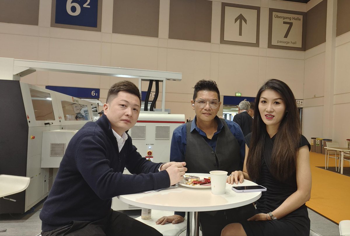 HangloryG's tweet photo. The 2022 FESPA Germany trip of #HandTop and #Hanway has ended perfectly, and we are glad to show the digital printing strength of #HanGlory Group to the world through this platform. Thanks for the encounter, we will see you next year!@FESPA https://t.co/WDjPnkLLPG