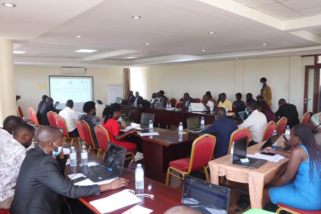 MeteoUganda's tweet photo. ED-UNMA, UNMA Directors, @UgandaRedCross and other Stakeholders during the National Climate outlook Forum for June to August season 2022 #ClimateAction https://t.co/gymnAnDtwp