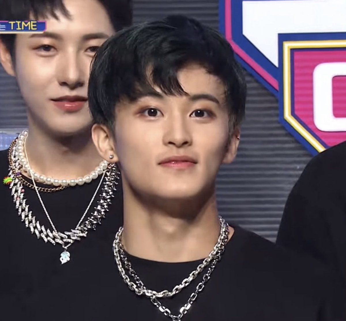 LMKLOOK's tweet photo. so handsome 🫠 https://t.co/FJociwIGVw