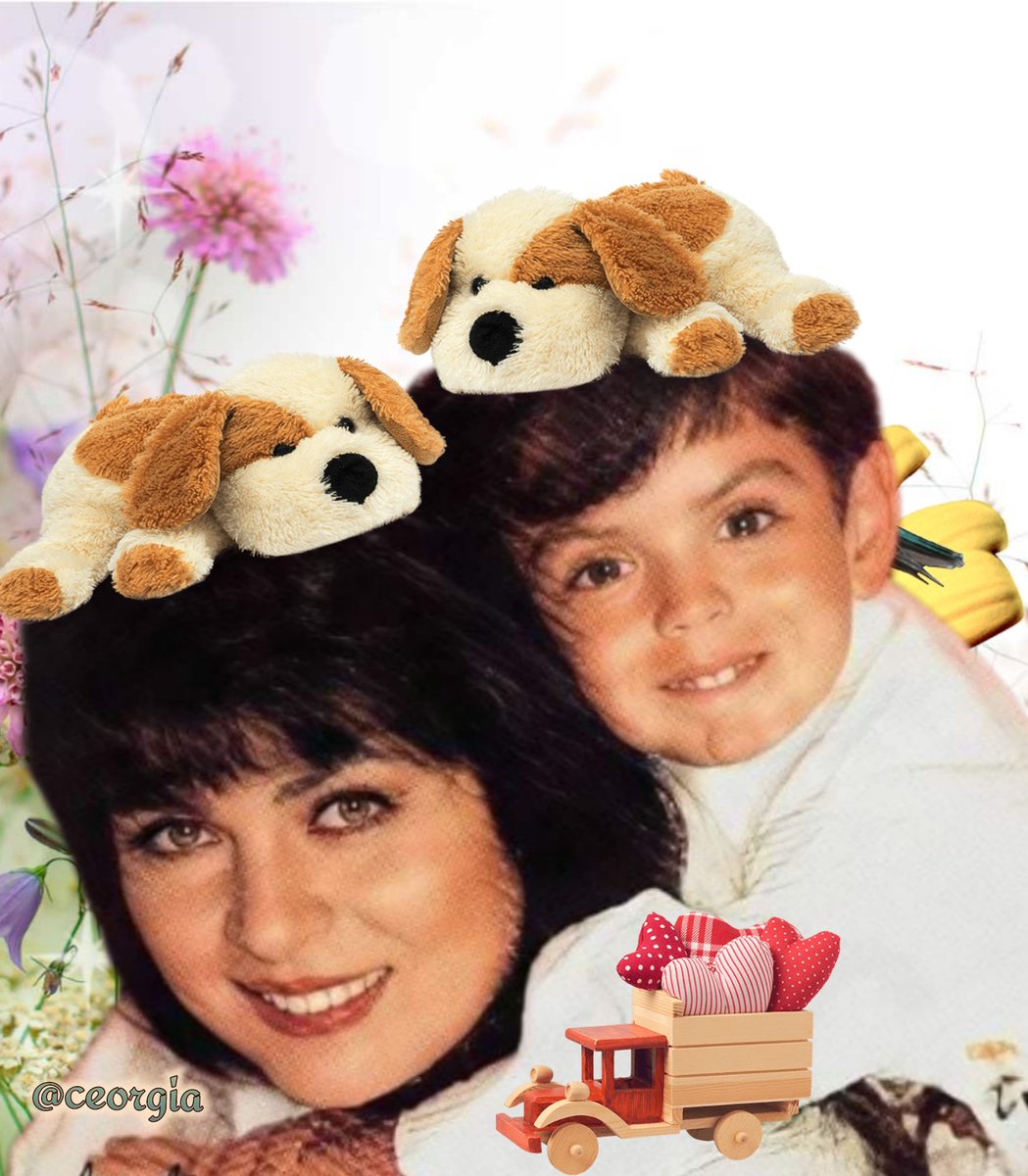 Mzikodavitulia2's tweet photo. @victoriaruffo31 feliz miercoles,bendicioes😘❤😘❤🙏🙏 https://t.co/8EGGCnJ0X1