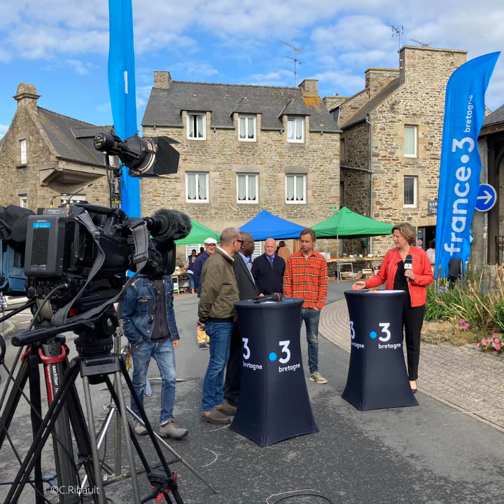 Suivez nos rencontres citoyennes à #Matignon dans les #cotesdarmor avant le 1er tour des législatives ce mercredi 8/06 à 17h45 sur France 3 Bretagne. Au programme : #débat et rencontres sur les thèmes de la #santé, de l'#Environnement et du #pouvoirdachat france3-regions.francetvinfo.fr/bretagne/cotes…