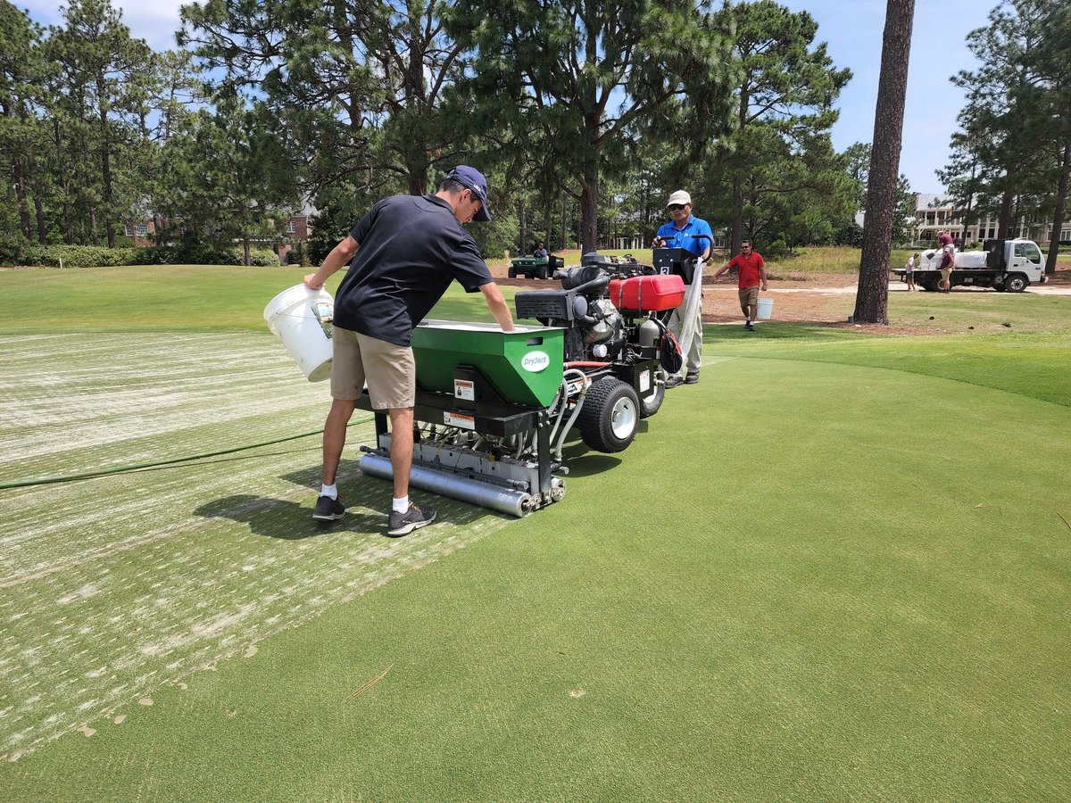 dryject_ncva's tweet image. Pinehurst #4 with @Pinehurst4Super and staff. We filled in for @TurfPalmetto. Proven to be a great day at this awesome place. The support enabled 150M completed by 1:00. #DryJect
