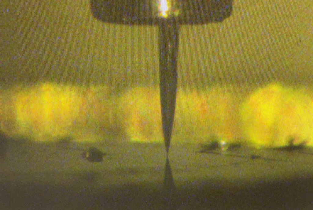signeky's tweet photo. An atomically sharp tip scanning on a graphitic surface at -268C🪡 

Last month @santos_j_ visited from Leiden University and we did some ultra-cool experiments using a low-temperature scanning tunneling microscopy at @iNANO_AarhusUni @AIntercat #stm #scicomm https://t.co/OVGTYm58u1