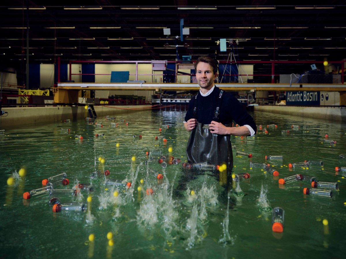tudelft's tweet photo. -World Oceans Day- Golvenexpert @tonvandenbremer @TUDelft_CT speurt naar 'verdwenen' plastic op de oceanen met behulp van speciale golven en satellieten. Lees meer in #storyofscience
https://t.co/1fQwWolxGF
#worldoceansday #climateaction #CEG #oceaan #satellieten #Deltares #ESA https://t.co/zAkOd4GCO4