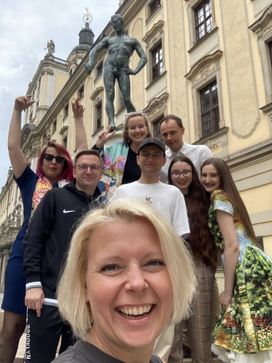 DigitJusticeUWr's tweet photo. Colorful Digital Justice Team 👩‍🎓🌈💃👨‍💻👩‍💻😎🦾👩‍🎤🌻🌺 https://t.co/piEgZcf77K