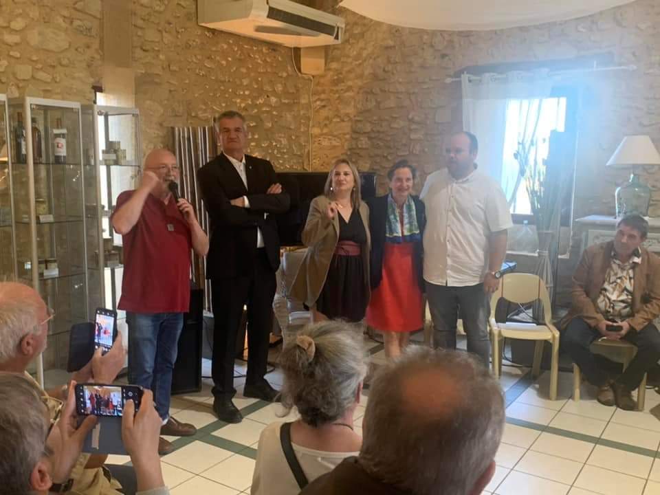 jeanlassalle's tweet photo. Fin de tournée hier à Pimbo. Réunion publique en soutien pour notre candidate Christelle Lassort (3e circonscription) nous a parlé de son projet devant des élus et citoyens venus à notre rencontre.
Soirée conviviale et fraternelle dans le cadre de ce magnifique village landais. https://t.co/52hQbCP1ZY