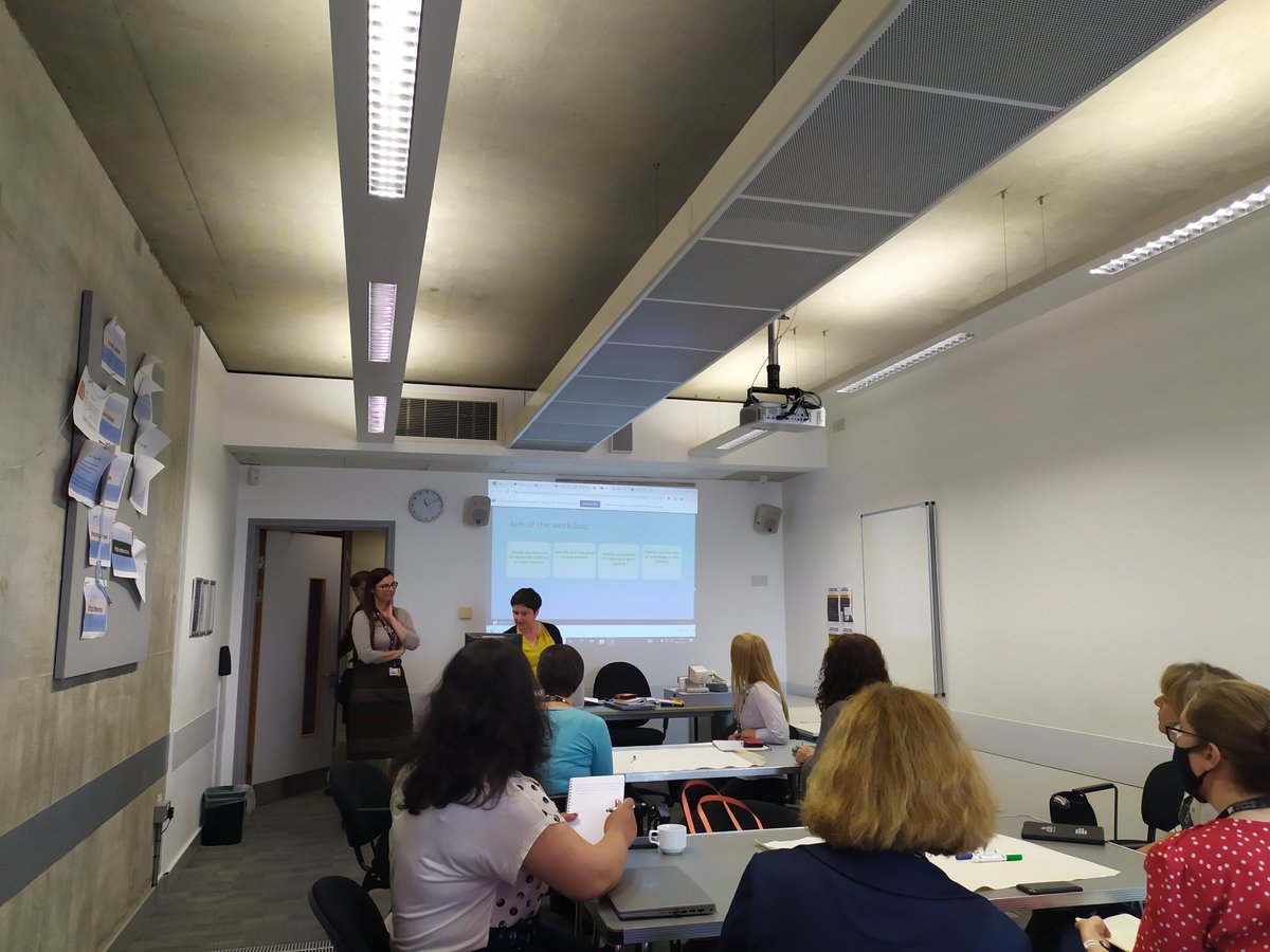 Happening now at @UOSuffolk_CELT Learning and Teaching Conference! @wendylecluyse and @listiaki sharing their experience with using Learning Hubs for Childhood courses #studentskills #learning #teaching