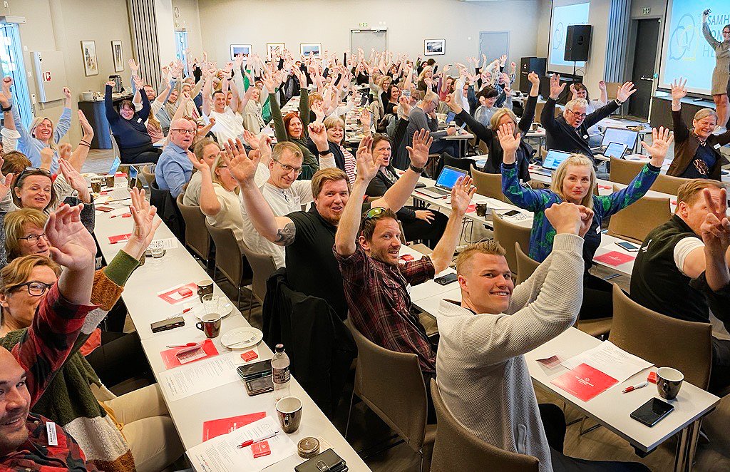 Vi er i gang med årets Samhandlingskonferanse som går over to dager. Her er det deltagere fra hele Helgeland, samlet for samhandling mellom spesialisthelsetjenesten og kommunene 🤩
Programmet finner du ved å følge linken: helgelandssykehuset.no/arrangementer/…