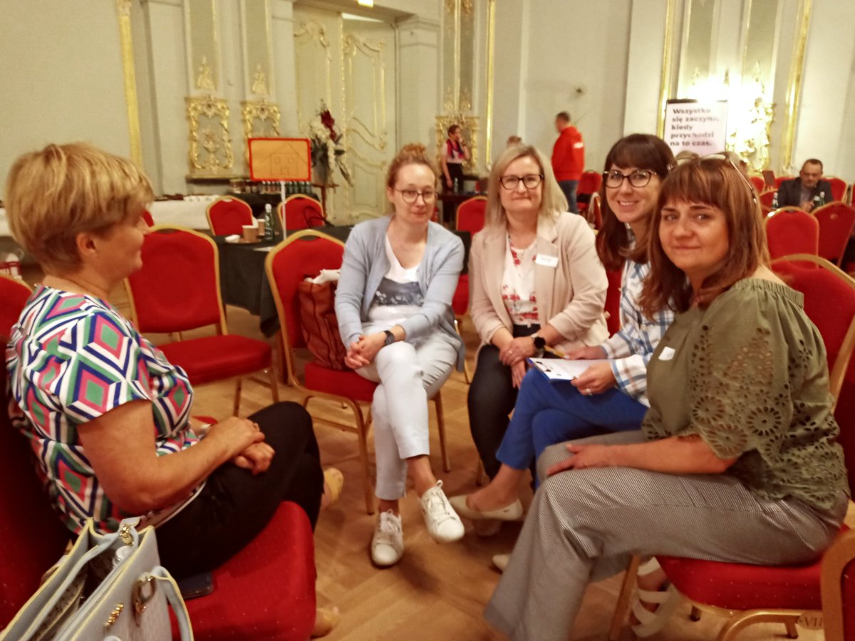 CodeforGreen1's tweet photo. Bezgranicznie dbamy o #climate⚡. Wymieniamy się doświadczeniami z pracy w edukacji, samorzadach, organizacjach społecznych, szukamy rozwiązań na oszczędzanie i lepsze gospodarowanie zasobami planety. Warsztaty Open Space Technology. 🌍  #ClimateCrisis #water 💦 https://t.co/Qo5siimVbq