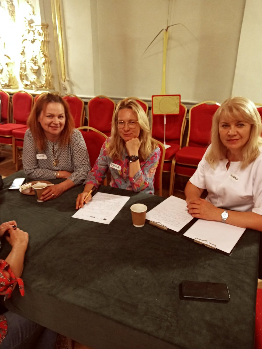 CodeforGreen1's tweet photo. Bezgranicznie dbamy o #climate⚡. Wymieniamy się doświadczeniami z pracy w edukacji, samorzadach, organizacjach społecznych, szukamy rozwiązań na oszczędzanie i lepsze gospodarowanie zasobami planety. Warsztaty Open Space Technology. 🌍  #ClimateCrisis #water 💦 https://t.co/Qo5siimVbq