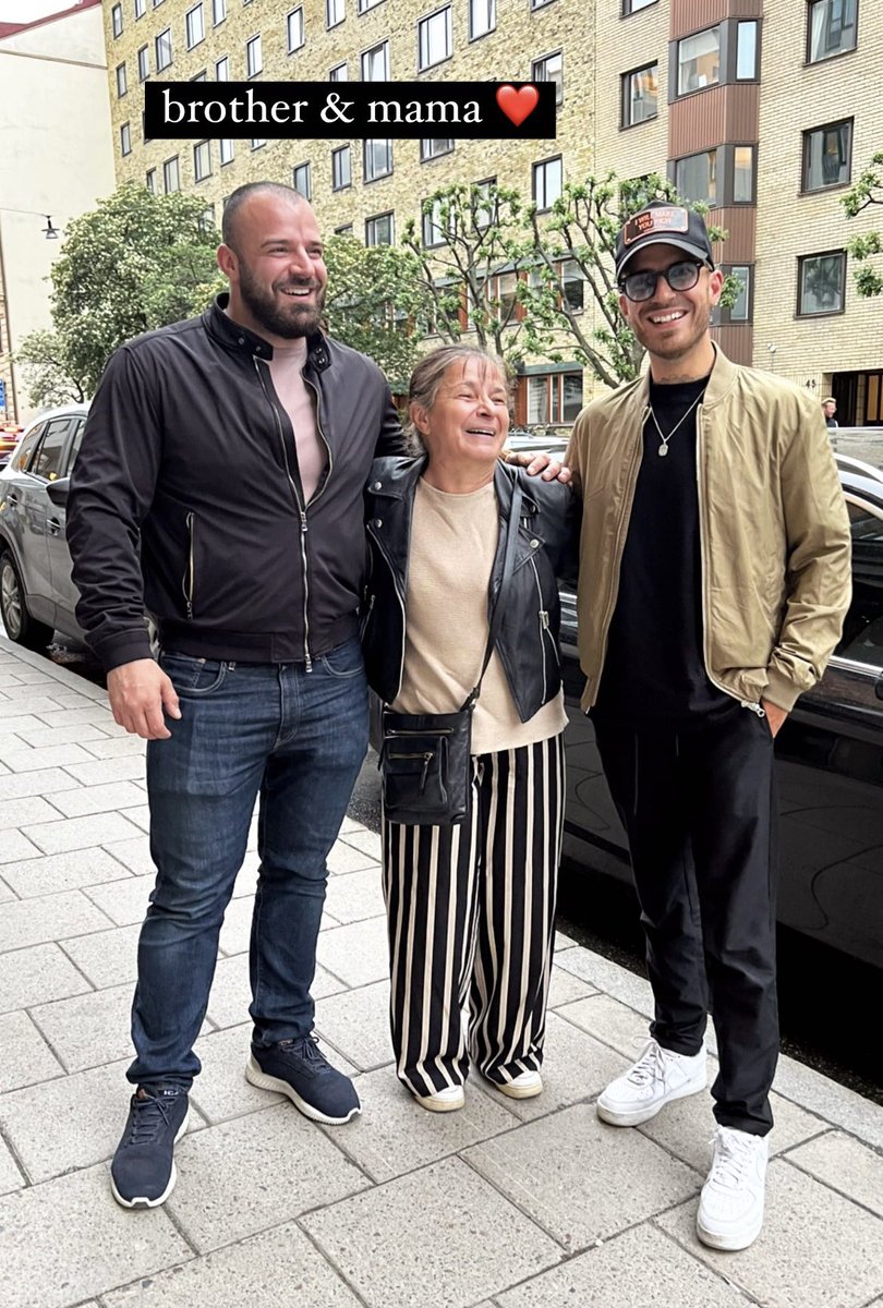 Maison Ghost tweet media