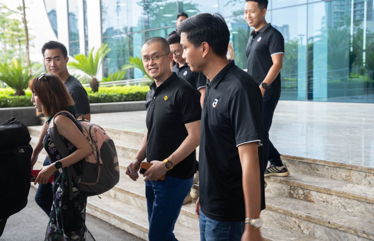 OnePadPTE's tweet image. 💎 Exclusive ‘Future of Metaverse’ Event Recap 💎

✨ #OnePad is ecstatic to share the exclusive pictures from the ‘Future of Metaverse’ Talkshow event, hosted by our backer #FPT AdTrue, with 
#VnExpress, and #Binance. 

👉 Check them out right here: onp.cx/FM2022