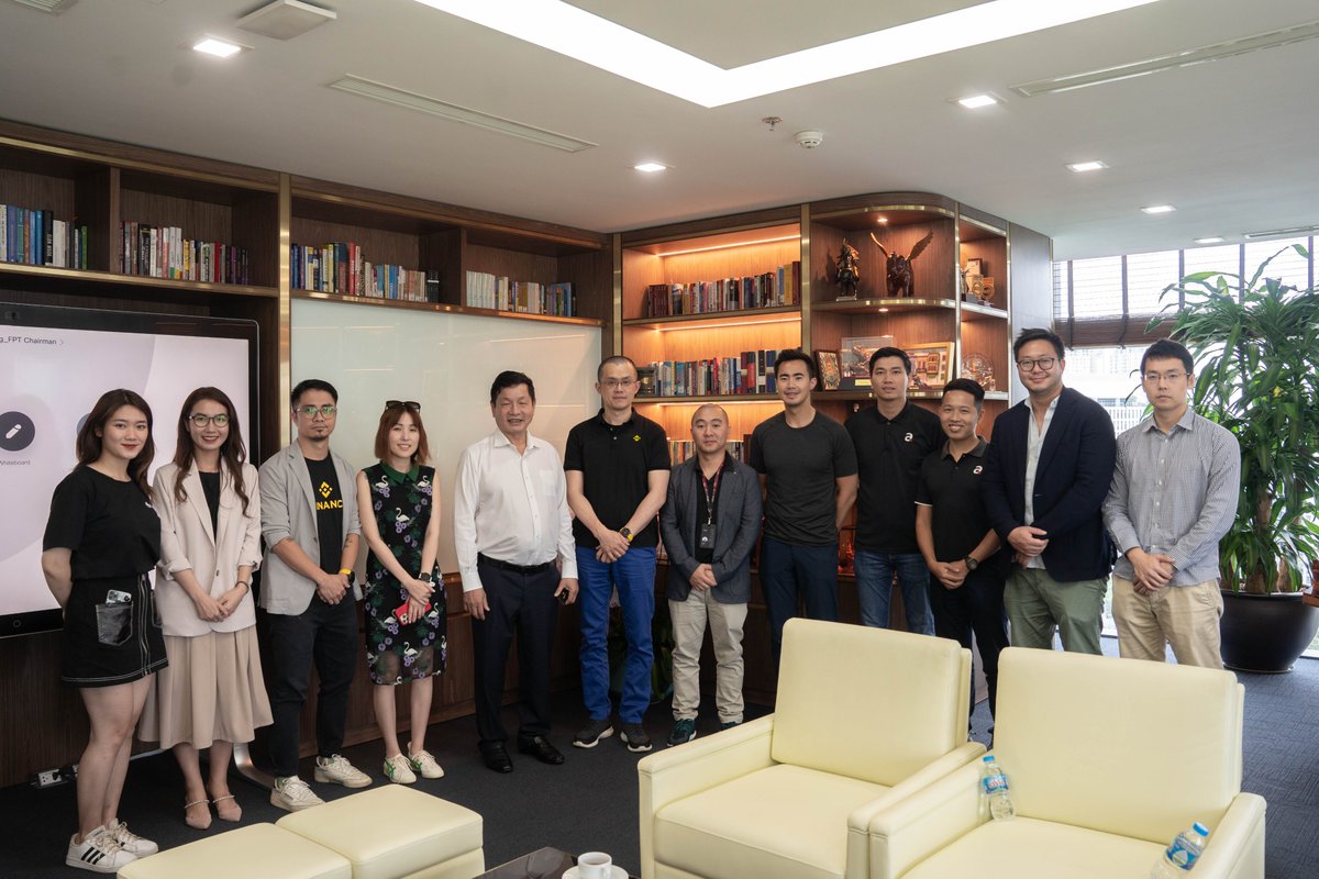 OnePadPTE's tweet image. 💎 Exclusive ‘Future of Metaverse’ Event Recap 💎

✨ #OnePad is ecstatic to share the exclusive pictures from the ‘Future of Metaverse’ Talkshow event, hosted by our backer #FPT AdTrue, with 
#VnExpress, and #Binance. 

👉 Check them out right here: onp.cx/FM2022