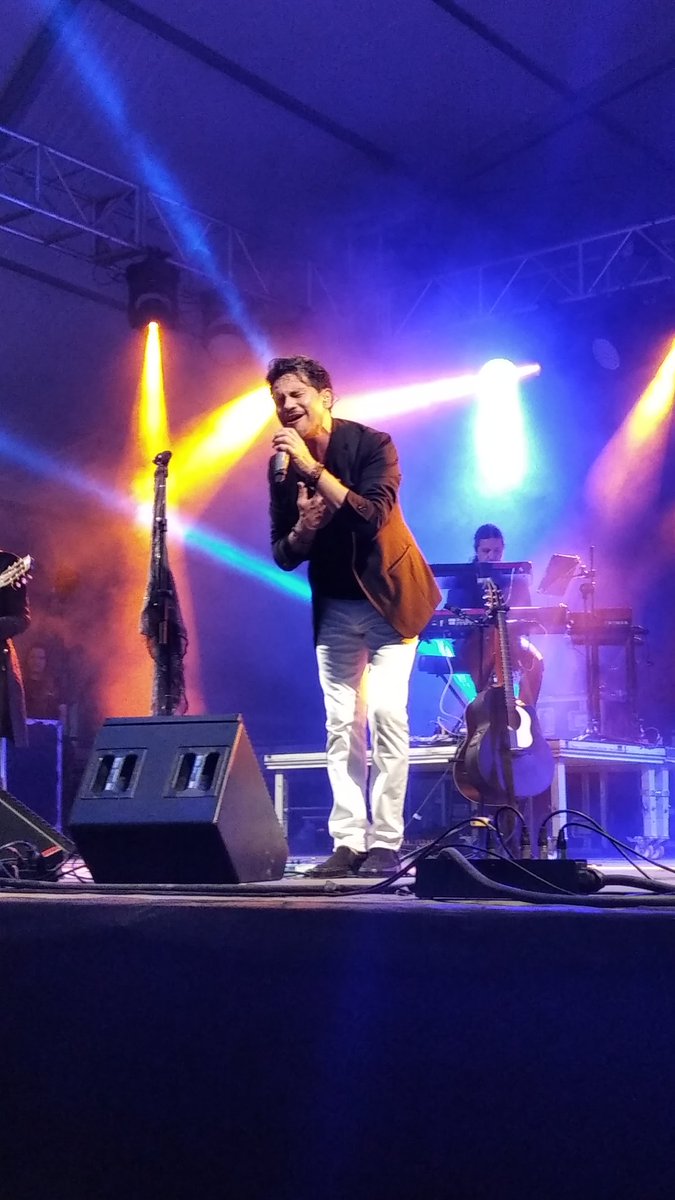 Marilo2020gmai2's tweet photo. Olé ahí #BarcosDePapel de nuestro @DavidDeMaria con @manuelcarrasco_ @apijimenez @Paqui_Izquierdo @Trocitovida27 @canalfiesta #FormulaFiesta https://t.co/pL5in9NCxx