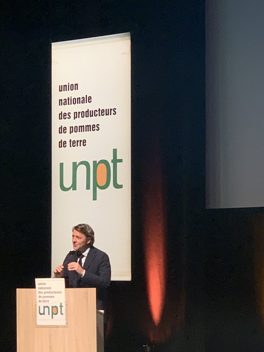 CNIPT_FR's tweet photo. @François Baroin, Maire de Troyes au Congrès de l’@UNPT qui se tient dans cette ville :  « vous êtes le pouvoir vert, la filière pommes de terre française est importante pour la souveraineté alimentaire européenne et nationale. » https://t.co/gbSMAYlvf9