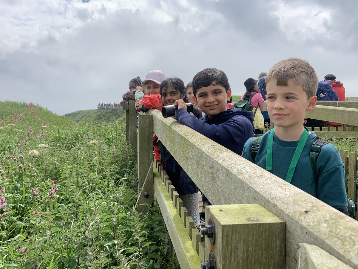 Mr_dewhirst's tweet image. The children have spotted a puffin @Bempton_Cliffs #brilliant #nationalfieldworkweek @HallfieldSchool @CranedaleCentre 😀⭐️☀️🌏 #creatingmemories