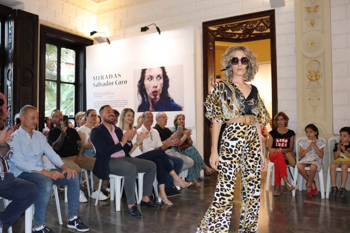 morales_fmg's tweet photo. 👔👗📸 Anoche disfrutamos de un fantástico Desfile de Moda en el emblemático palacete del Huerto Ruano de Lorca 

🛍️✅ El comercio lorquino es emprendedor y desde @economialorca apoyamos todas sus iniciativas para su potenciación

👏🔜 ¡Enhorabuena y a por el próximo desfile! https://t.co/sP2lED0bgt