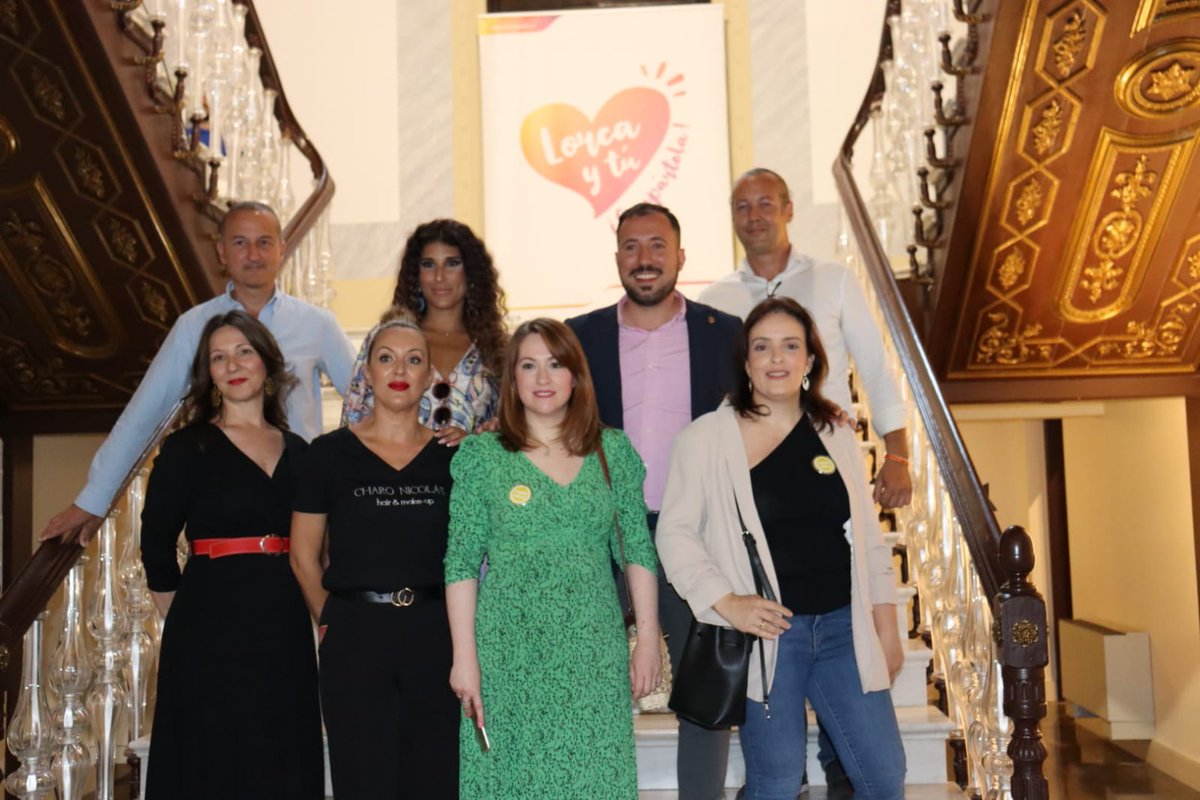 morales_fmg's tweet photo. 👔👗📸 Anoche disfrutamos de un fantástico Desfile de Moda en el emblemático palacete del Huerto Ruano de Lorca 

🛍️✅ El comercio lorquino es emprendedor y desde @economialorca apoyamos todas sus iniciativas para su potenciación

👏🔜 ¡Enhorabuena y a por el próximo desfile! https://t.co/sP2lED0bgt