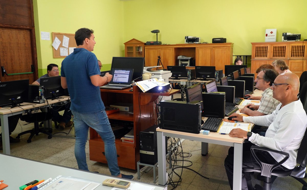 IncisoES's tweet photo. 😄Finalizado en 𝐓𝐚𝐥𝐚𝐯𝐞𝐫𝐚 𝐝𝐞 𝐥𝐚 𝐑𝐞𝐢𝐧𝐚 el curso de 𝐈𝐧𝐟𝐨𝐫𝐦𝐚́𝐭𝐢𝐜𝐚 𝐁𝐚́𝐬𝐢𝐜𝐚 𝟐 del programa #𝐂𝐚𝐩𝐚𝐜𝐢𝐭𝐚𝐓𝐈𝐂𝟓𝟓, que ha contado con la colaboración de Instituto de Promoción Económica de la localidad
@gobjccm @BienestarCLM #FSE #IPETA https://t.co/WkZ22LWGv2