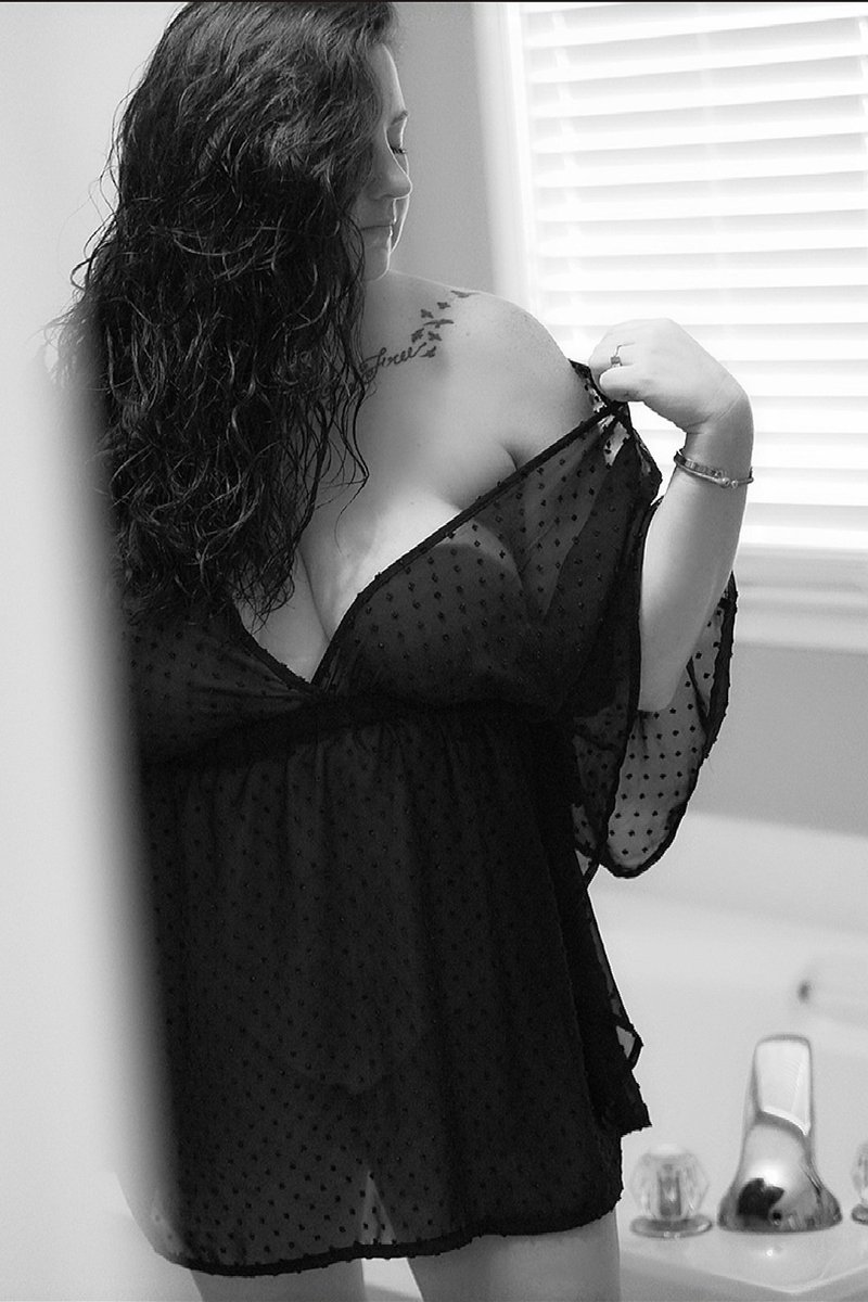 Slave4ugirl's tweet photo. Can you peel away my layers and find the deepest parts of me? 🔥 #onlyfans #of #onlyfansgirl #onlyfanspromo #ContentCreator #subscribe #lingerie #LinkBelow #boudoir #boudoirinspiration #tattoo #curves #sexy https://t.co/0DqFxEXtiP https://t.co/QKzUovNmF9