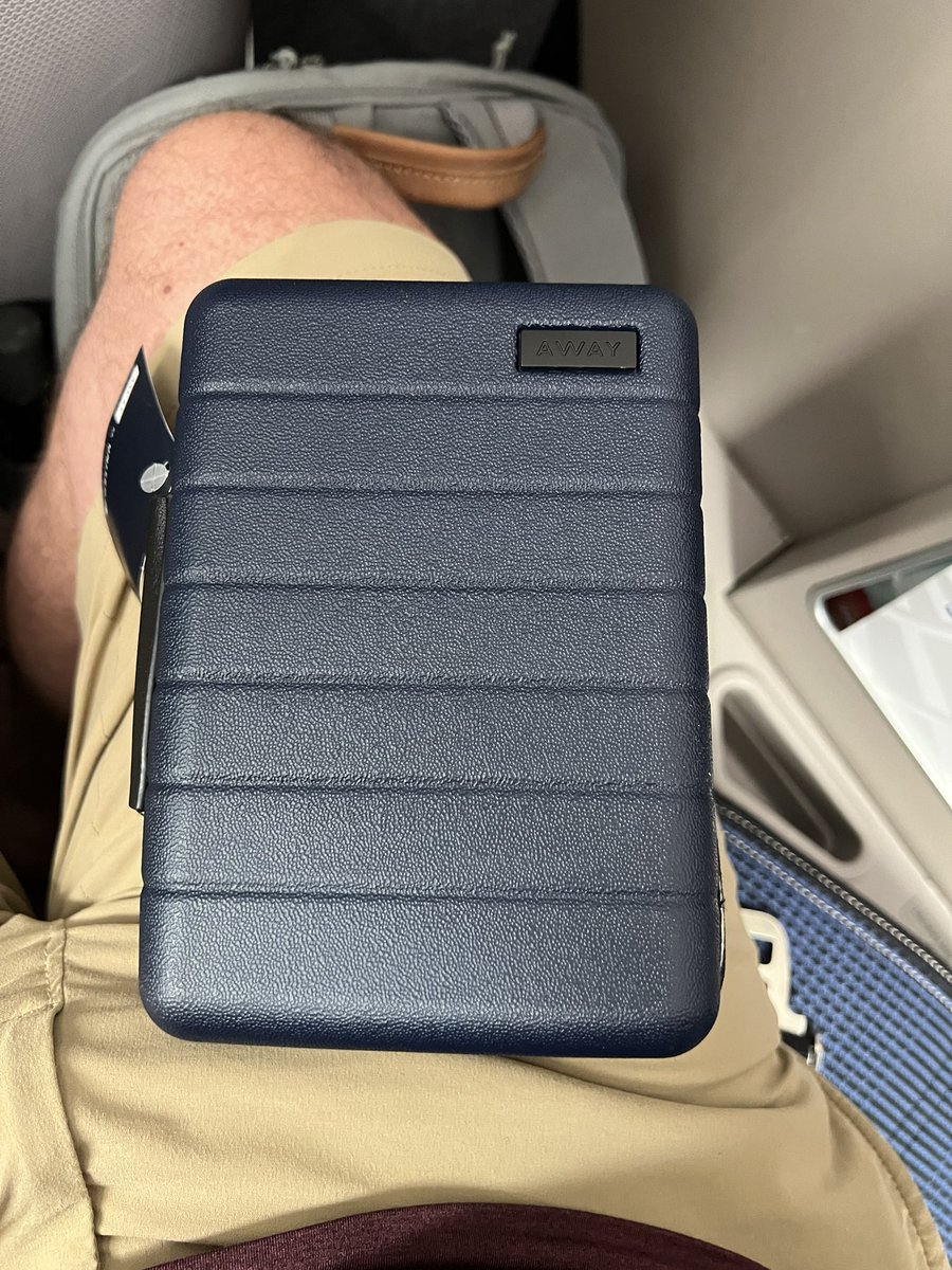 schlouch's tweet photo. Now I have a mini version of my @away bigger carry on—same color, too! Thanks, @united! https://t.co/mYxjeo8wFU