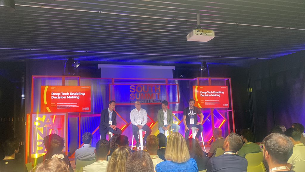 At #SandboxStage Werner Zippold partner Brain VC found 
@bernieHenrie SOLON INVERSIONES S.L
@KOBESINTENS Director at <a href="/plainconcepts/">Plain Concepts</a>
<a href="/mattbwaite/">Matt Waite</a> CEO at <a href="/apres_io/">Apres</a> explaining how "Deep Tech Enabling Decision Making" #SouthSummit22 #tech #ArtificialIntelligence