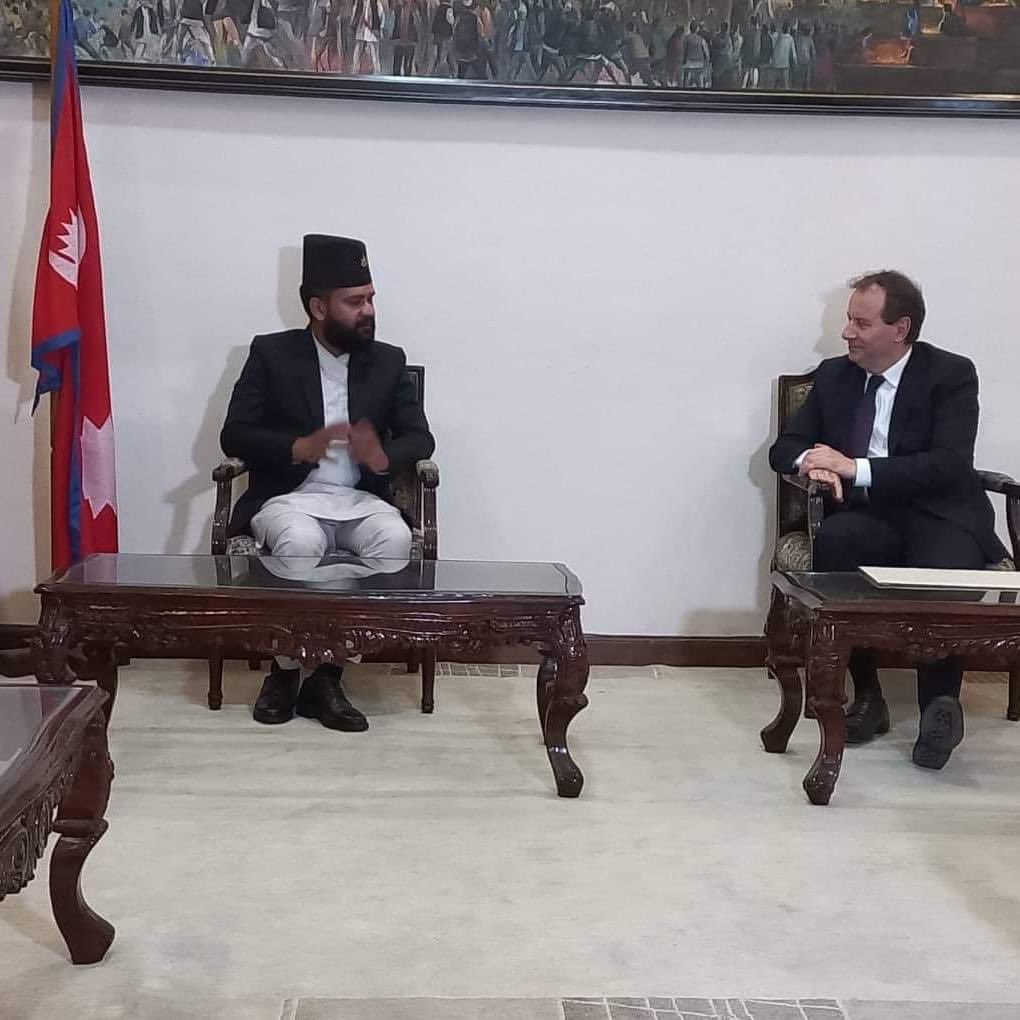 बालेन शाहसँगको भेटपछि French Ambassador for Nepal, Gilles Bourbao Be Like- नेपालमा बल्ल एउटा नेतासँग अंग्रेजीमा मज्जाले कुरा गर्न पाइयो ।
#BalenShah