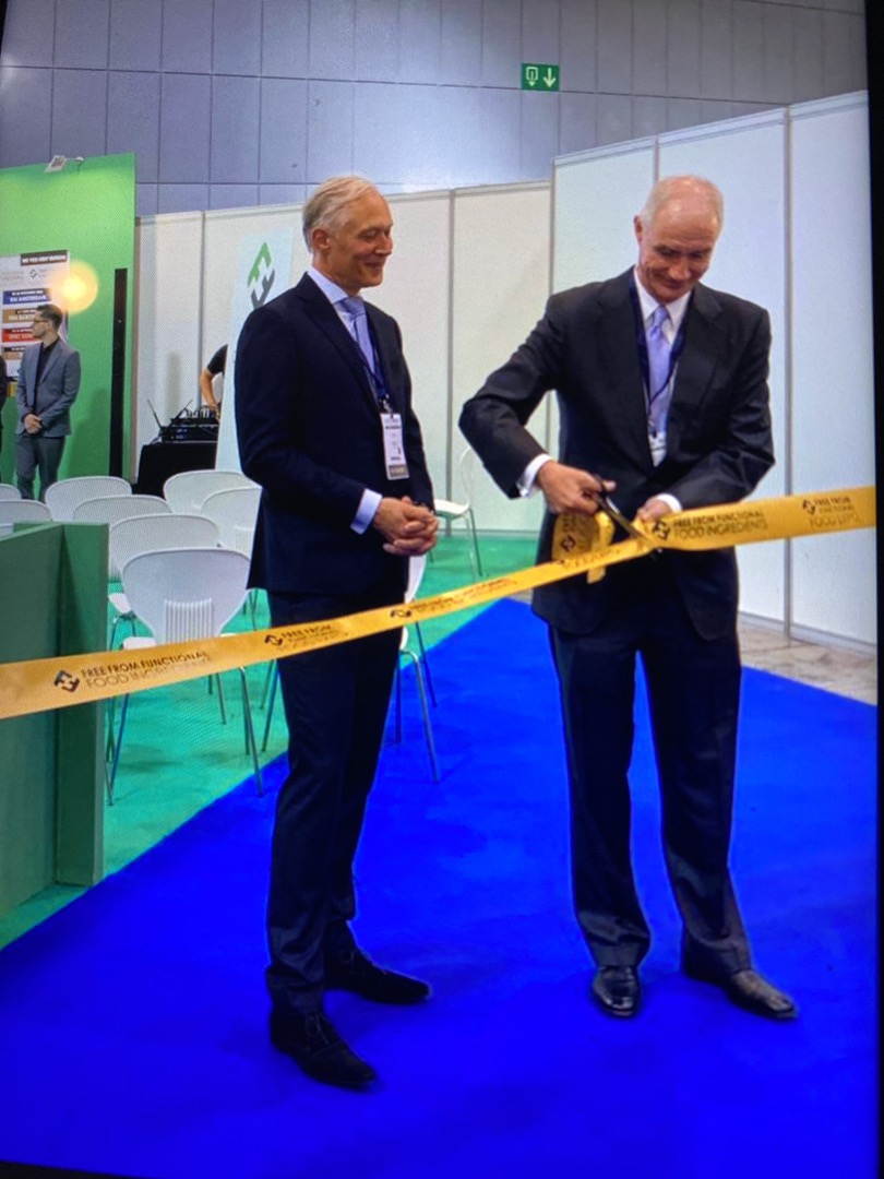 ComExNL's tweet photo. La embajada de #PaísesBajos ha presentado la National Protein Strategy junto a soluciones innovadoras y sostenibles que ofrecen sus empresas 👉@ExpoFreeFrom. Agradecemos a nuestro cónsul honorario @Dirk_Kremer su contribución y apoyo. @NLagroEspana https://t.co/7jkranX0Sl