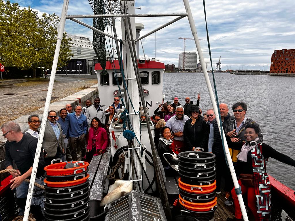 abl_impact's tweet photo. Built more than 20 years ago, the Middelgrunden Offshore Wind Farm supplies 4% of Copenhagen’s power and is owned equally by the municipal utility company and a cooperative of private investors. #ABLinDenmark #ABLImpact https://t.co/JLl4cBv1Zf