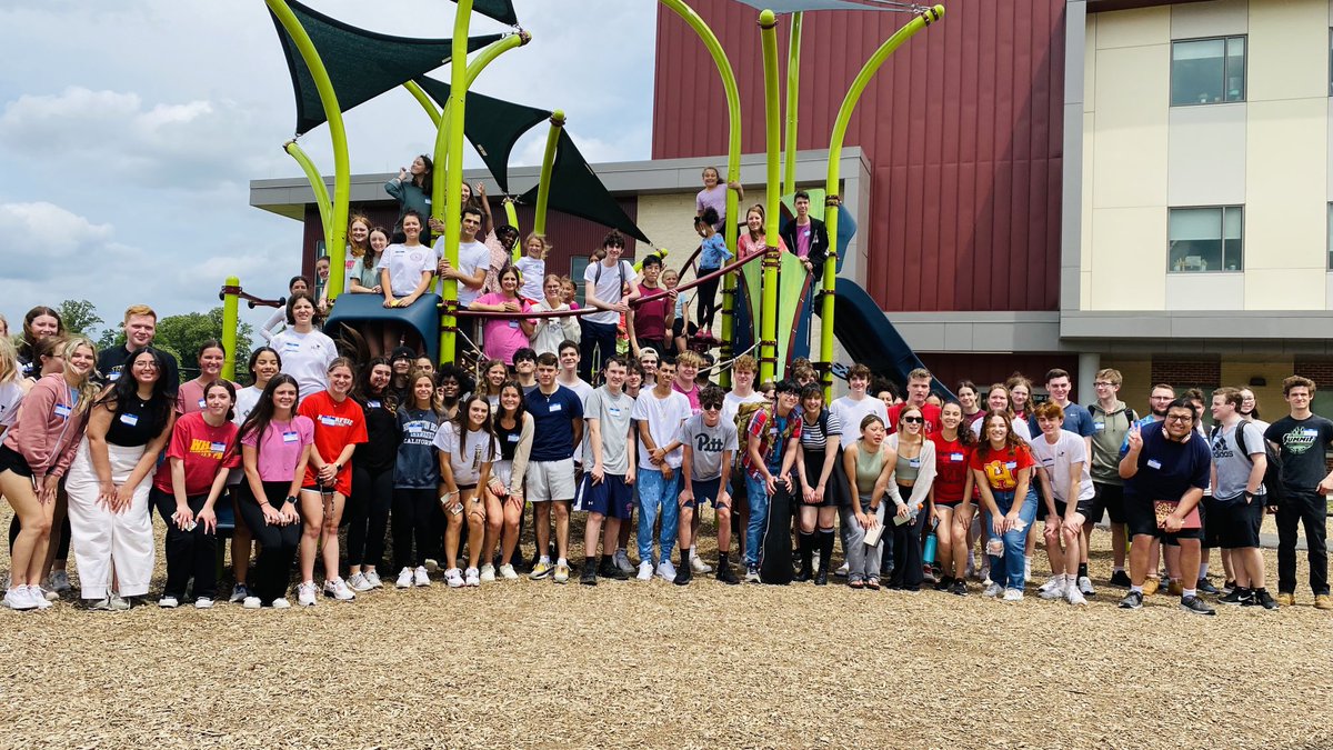 Lynnewood Lions cheered for our graduating seniors yesterday at the clap out!  Congrats to the ⁦<a href="/Haverford_HS/">Haverford HS</a>⁩ Class of 2022!🦁🦁🦁#lynnewoodproud #H-Pride